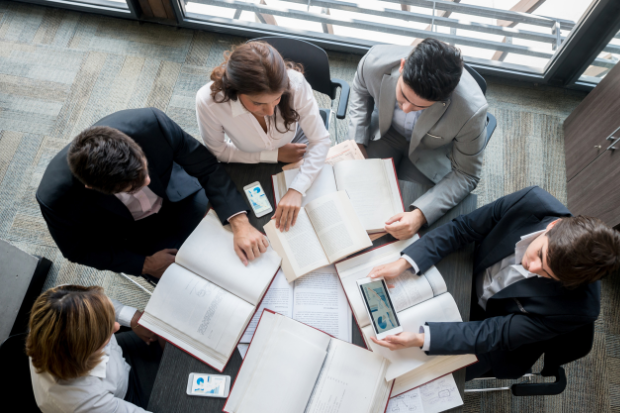 Desentralisasi dan Redundansi sebagai Perisai Organisasi