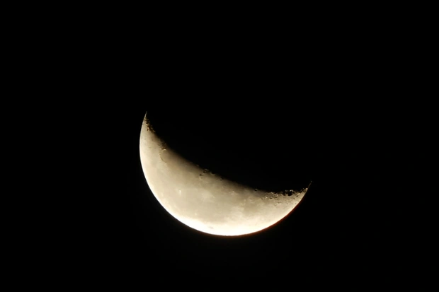 Makna Cahaya Bulan di Tengah Kegelapan