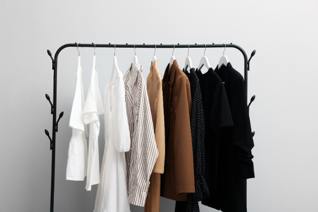 Kreativitas Melalui Padu Padan Pakaian yang Terbatas