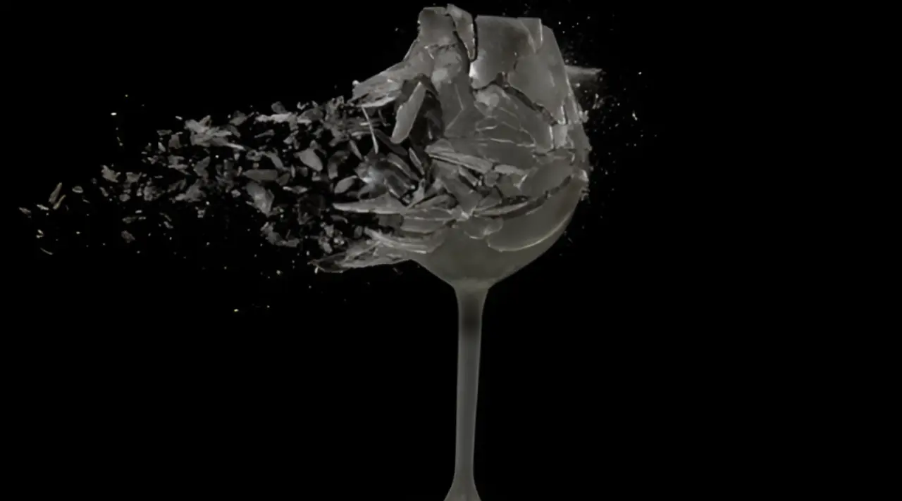 Apakah Gelas yang Pecah Bisa Kembali Utuh