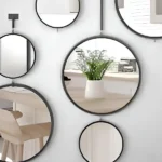 Cermin Benda Diam yang Paling Banyak Bicara