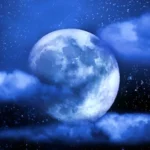 Bulan Menerangi Kegelapan Malam dengan Cahaya Alaminya