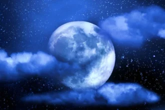 Bulan Menerangi Kegelapan Malam dengan Cahaya Alaminya