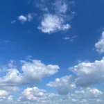 Warna Langit Biru dan Maknanya bagi Kehidupan Masyarakat