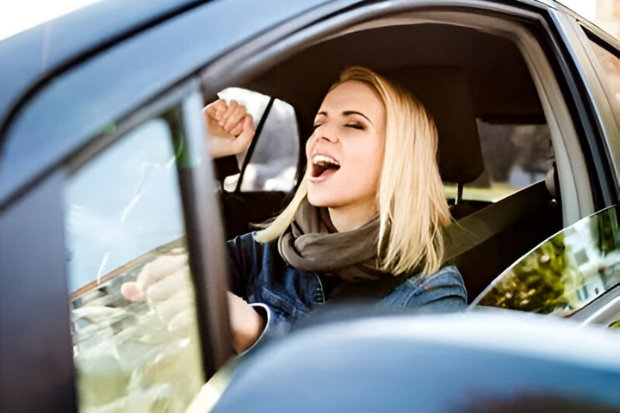 Manfaat Bernyanyi Saat Berkendara