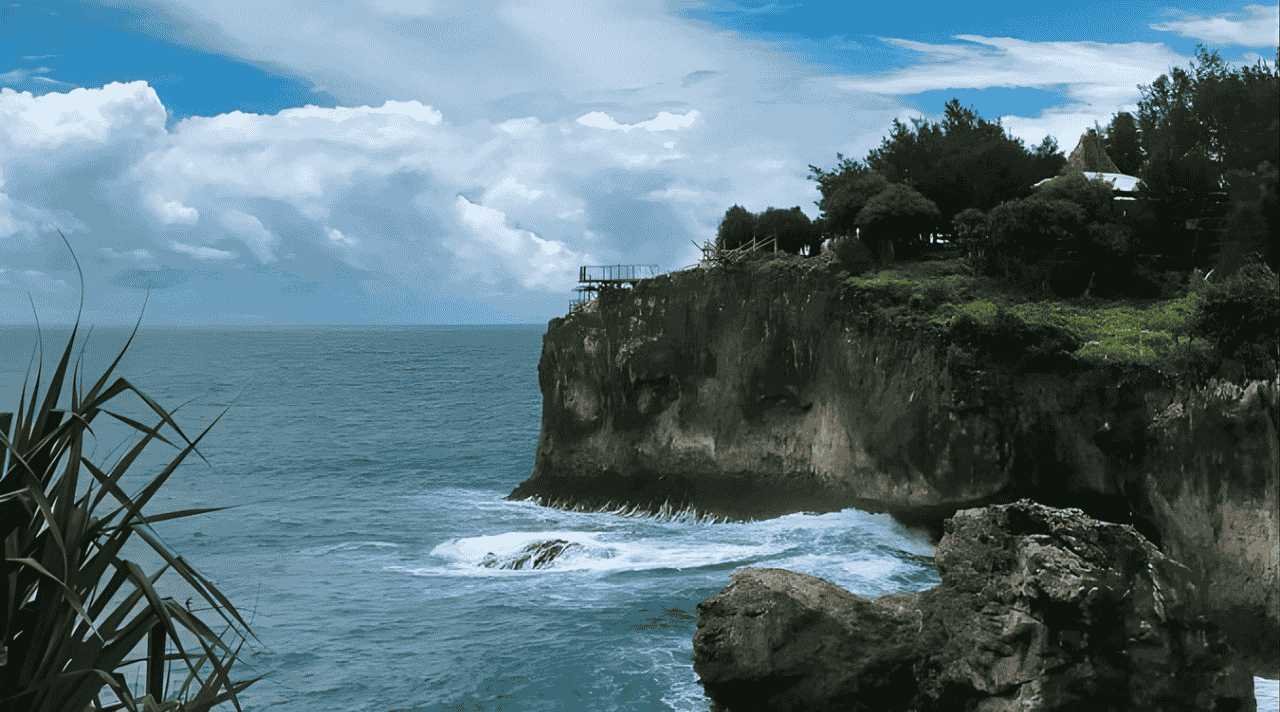 Pesona Pantai Gesing Gunung Kidul yang Tenang dan Bersahaja